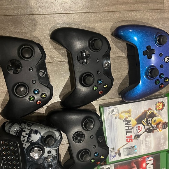 controllers and different xbox games - Picture 5 of 6